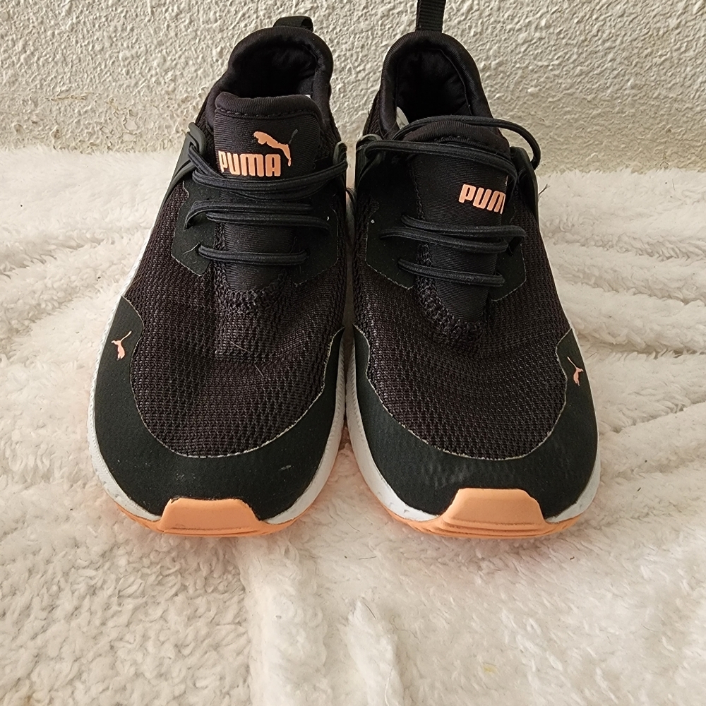 Shoes - Picture 2 of 9